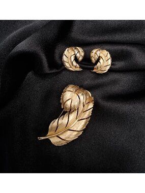 Vintage CROWN TRIFARI 1960's Gold-Tone Leaf Brooch & Clip-On Earrings Set